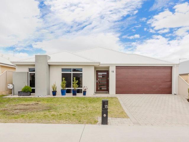 HUGE Family Home in a Prime Coastal Location!