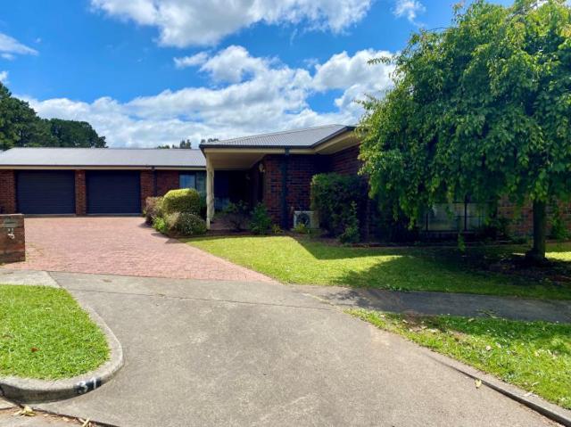 HUGE FAMILY HOME IN THE WEST END
