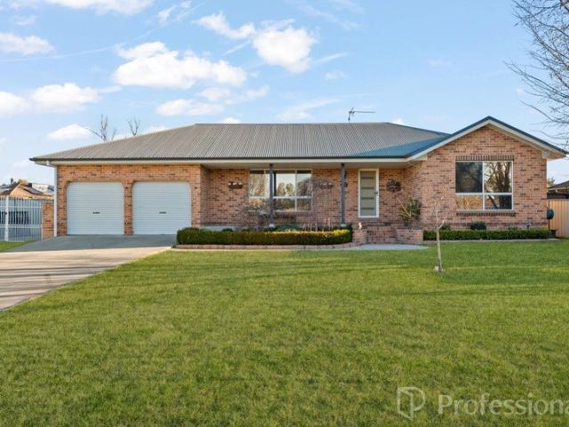Huge Family Home with Indoor Swimming Pool & Separate Guest Accommodation