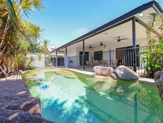 HUGE FAMILY HOME | 290m² UNDER ROOF | 5 BEDROOMS + 6TH BED OPTION | RESORT STYLE POOL