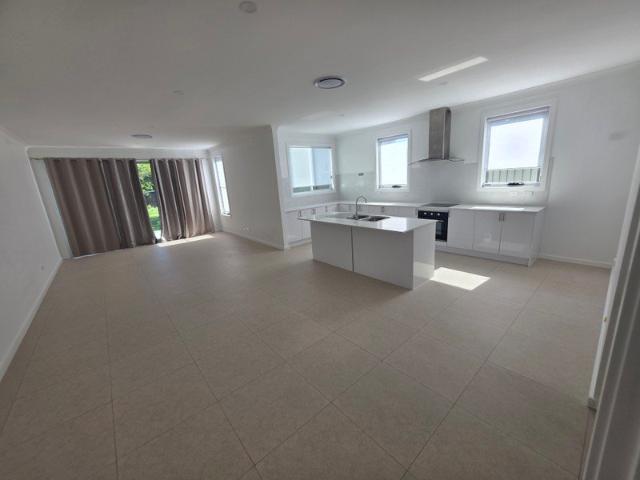 HUGE family home, 2 Ensuites, Suit X Large Family