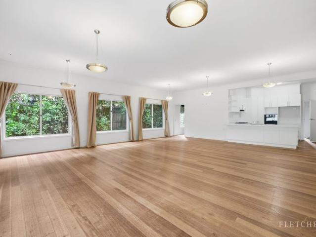 Huge Family Living, Large Backyard & Great Location