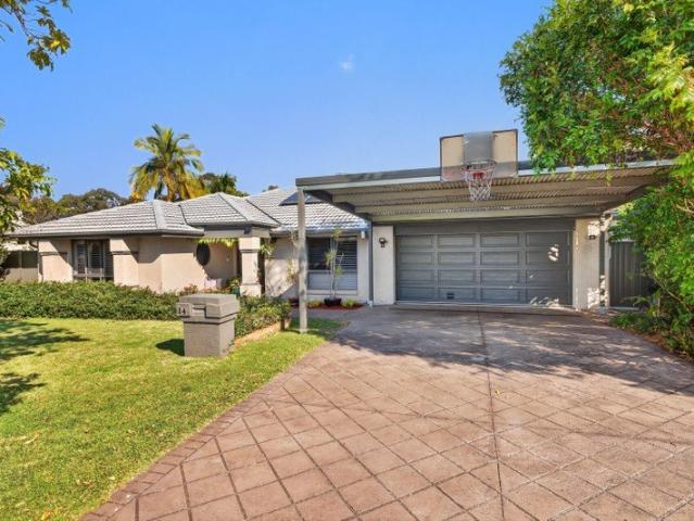 HUGE FAMILY LOWSET, POOL & PARKLANDS AT THE END OF YOUR STREET
