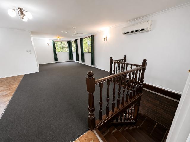 HUGE FAMILY SIZE HOME IN APPLE TREE CREEK