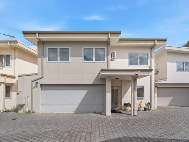 HUGE FLOOR PLAN WITH LOTS OF EXTRAS & NO STRATA LEVIES
