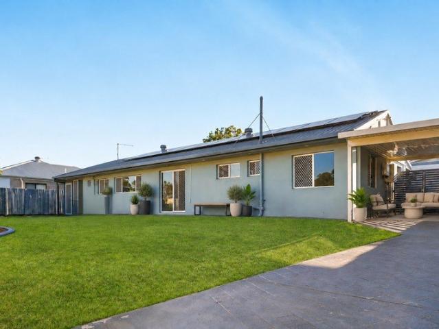 HUGE FRONTAGE LARGE HOME + TEENAGER'S RETREAT