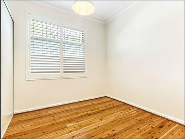 HUGE GROUND FLOOR TOTALLY RENOVATED ONE BEDROOM APARTMENT WITH COURTYARD