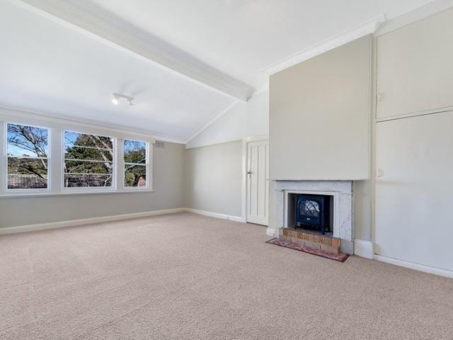 HUGE GROUND FLOOR FLAT!