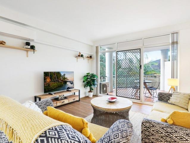 Huge Harbourside Haven Stylish, Coastal Retreat