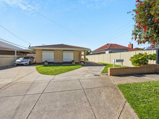 HUGE Homette! 3 Bedrooms WOW!
