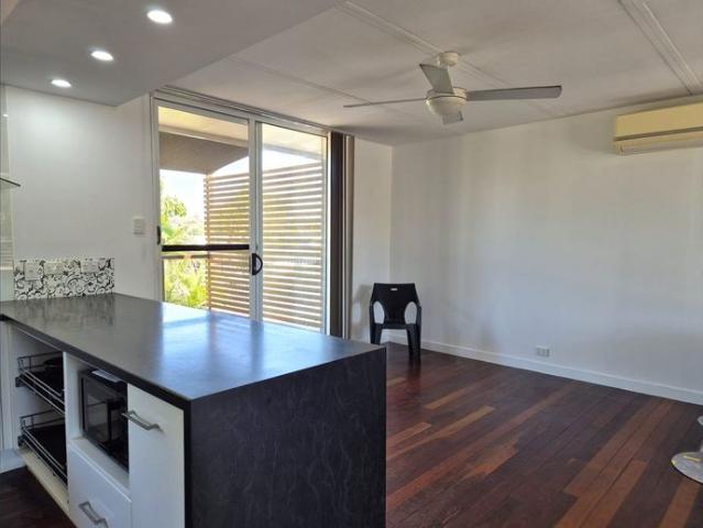 HUGE HOME 50M TO BEACH FRONT