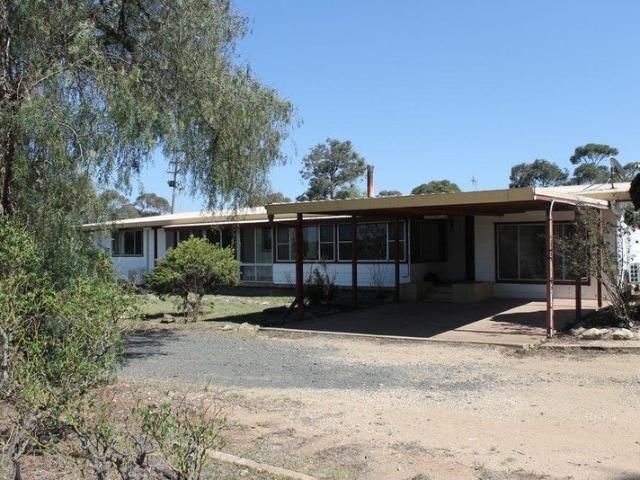 Huge home close to town Lifestyle plus