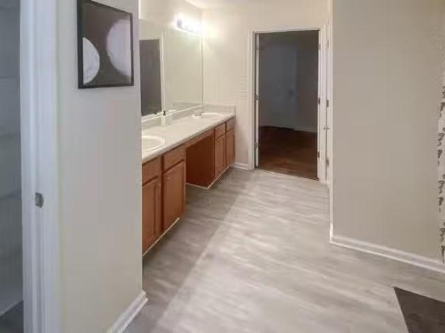 Huge home in a nice neighborhood id. 675