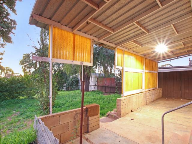 Huge Impressive Home in Convenient Elizabeth East Location