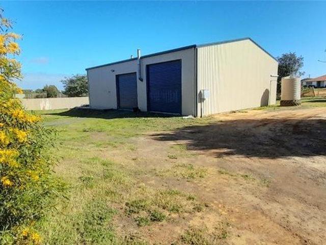 Huge industrial style shed 180 sqm on large block 2087 sqm in Northampton WA