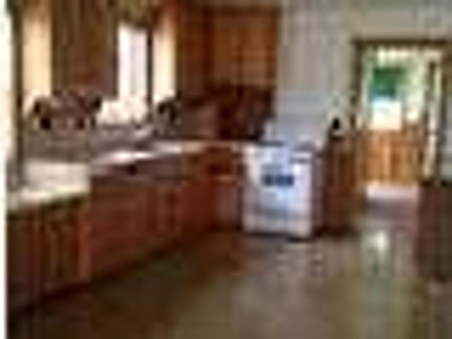 Huge kitchen/dinning room with walk in pantry. Washer/Dryer Hookups!