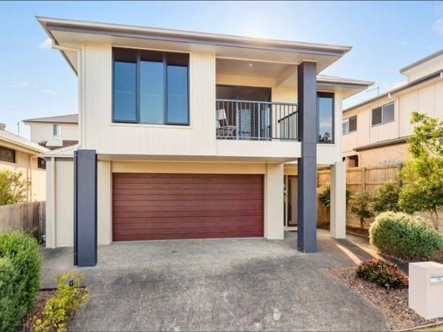 Huge Living Areas, Single Level Living Vacant and Move in Ready!