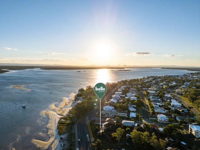 Huge Passage views, sophisticated coastal living