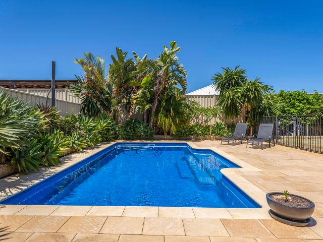 Huge pool – entertainers dream