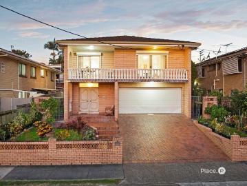 Huge Potential to be Income Driven and Set for Dual Living