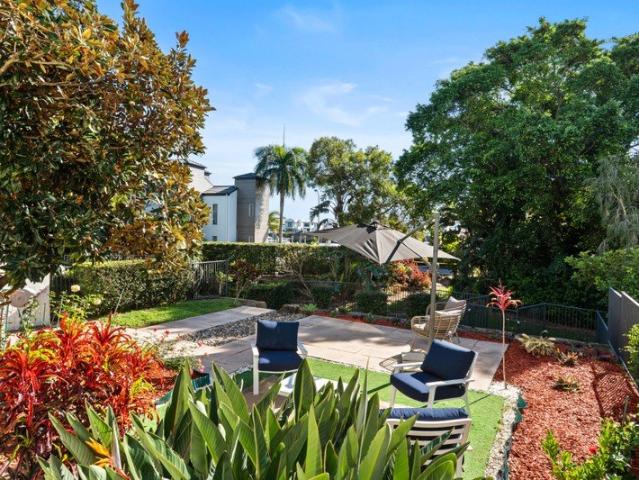 Huge Private Courtyard with Marina Access Vacant Possession