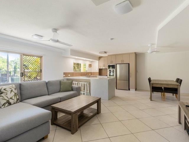 NEW PRICE HUGE RESIDENTIAL APARTMENT 155m2 YES YOU CAN LIVE HERE