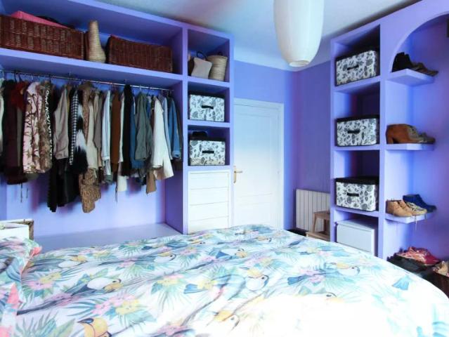 Huge room with chest of drawers in 3 bedroom apartment in Ventas