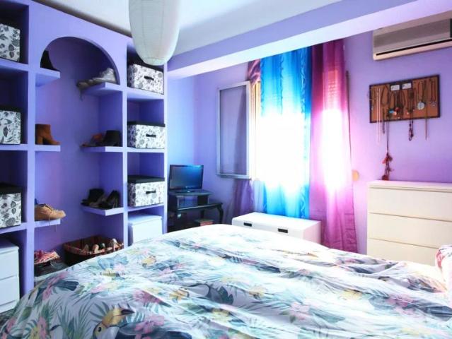 Huge room with chest of drawers in 3 bedroom apartment in Ventas