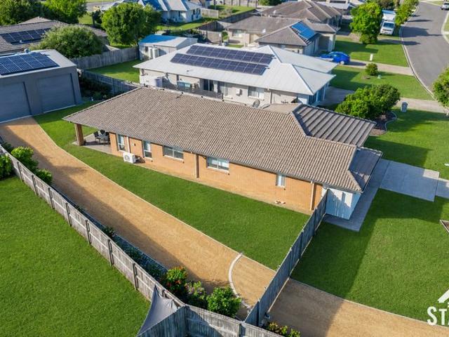 Huge Shed, Huge Side Access & Family Living On A 997sqm Block!