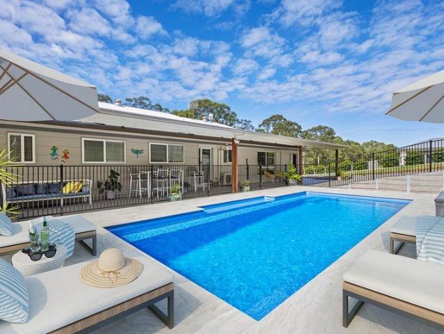 HUGE SHED & NEW MAGNESIUM POOL Dual Living options!