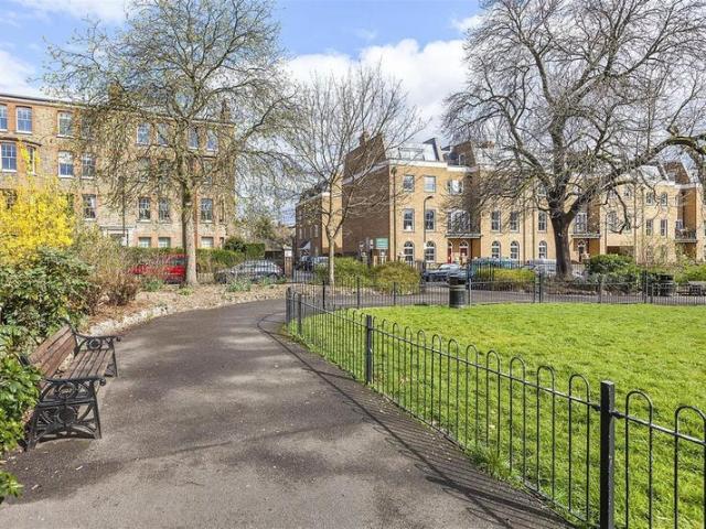 Huge Two bedroom split level flat, Clapton E5
