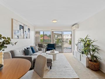Huge Two Bedroom Unit in Parkside Location