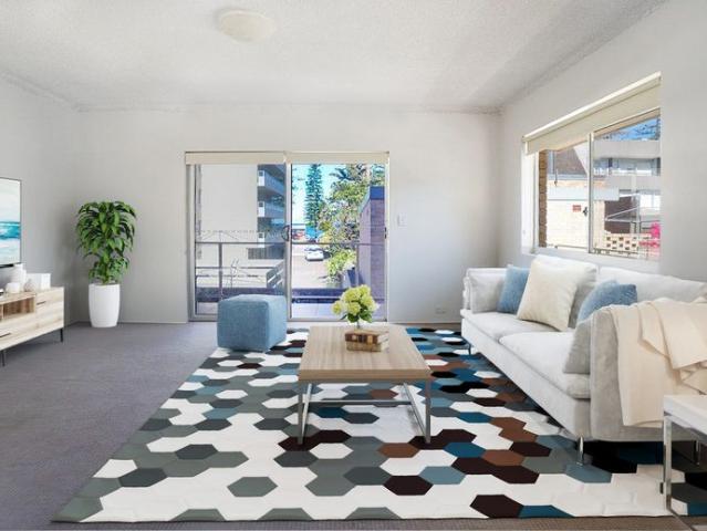 HUGE THREE BEDROOM BEACHSIDE APARTMENT!