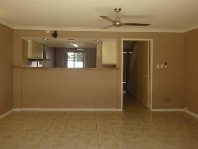 Huge Townhouse with brand new bathrooms!