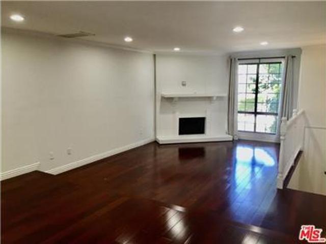 Huge, Upscale Tarzana Townhome