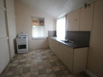 HUGE UPPER LEVEL UNIT