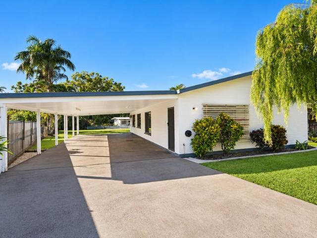 Huge Yard, Side Access and Endless Potential