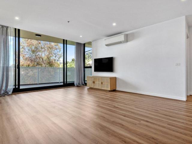 HUGE 111m2 Modern Apartment in Prime Maribyrnong Location