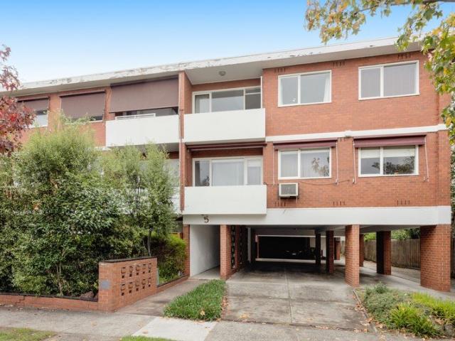 Huge 1st floor apartment | FLARE REAL ESTATE