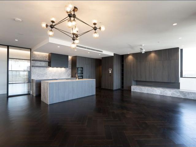 HUGE 2 BALCONY, 4 BEDROOM PENTHOUSE