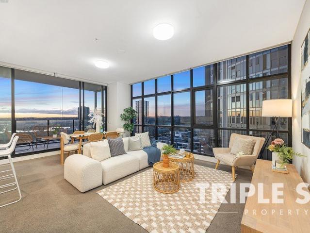 Huge 2 bedroom with study! North and west facing! Corner block with breathtaking view!