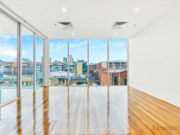 Huge 2 bedroom apartment with city views