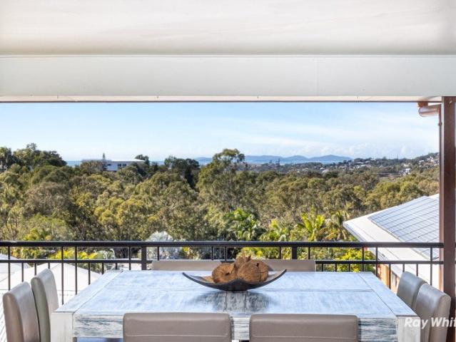 Huge 374m2 Elevated Home with Captivating Keppel Island Views