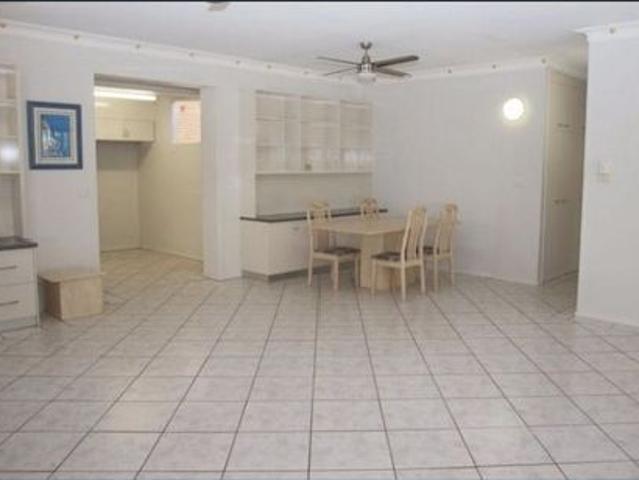 Huge 3‑Bed Home + 2‑Bed Granny Flat – Quiet Street, Botanic Gardens Outlook