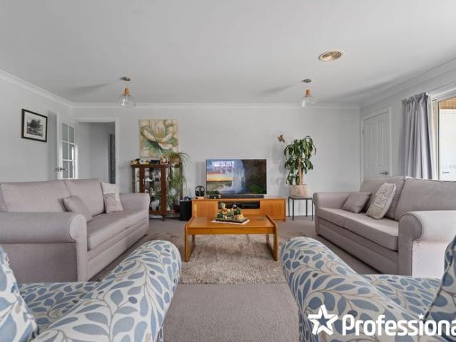 HUGE 3 BEDROOM FAMILY HOME
