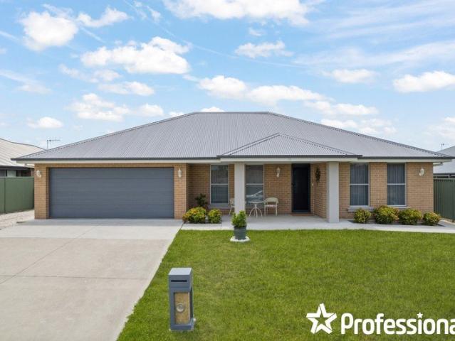 HUGE 3 BEDROOM FAMILY HOME