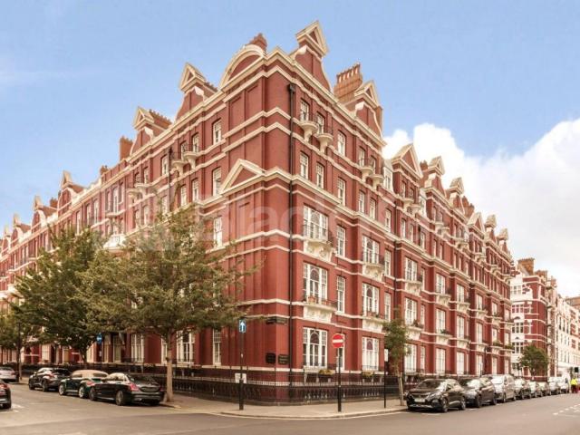 Huge 3 double bed apartment in a red brick mansion block mins to Hyde Park