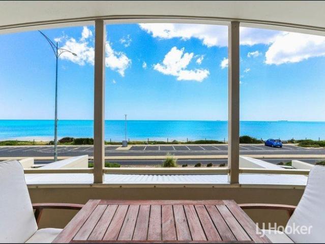Huge 3 Story Ocean Beach Unit Fully Furnished