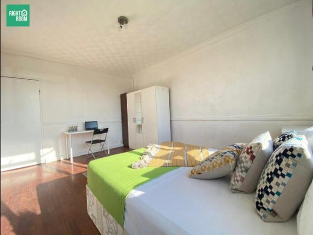 Huge 4 Bed, Kings cross, Av for 1 month only,N1 ☎