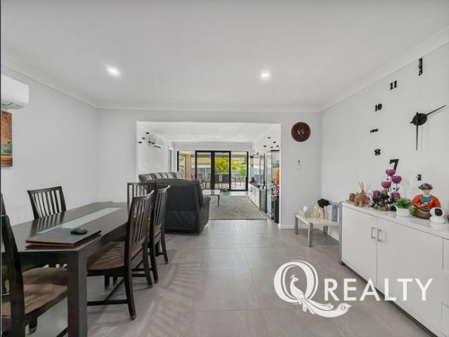 HUGE 4 Bed + 4 Bathroom Home With Solar + 7 A/C!